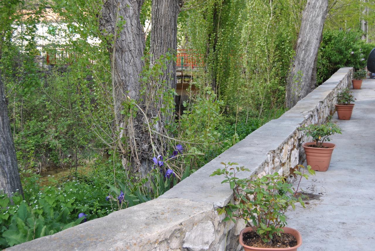 Hostal Rural Amador Puente de Vadillos エクステリア 写真
